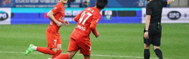 B体育官网-302天蛰伏，8分钟绽放！武磊满血归来，海港有救了！|上海海港|青岛西海岸|康复|球队|训练_新浪体育_新浪新闻