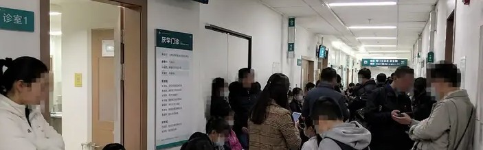 B体育官网-休学门诊挤满了初三学生，北大教培人揭开真相：三条路全被堵死，他们无处可逃