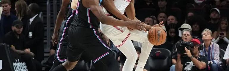 B体育下载-火箭输给热：乌度卡又输斯波教练